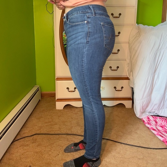 Denizen from Levi’s, mid-rise skinny - Picture 6 of 6